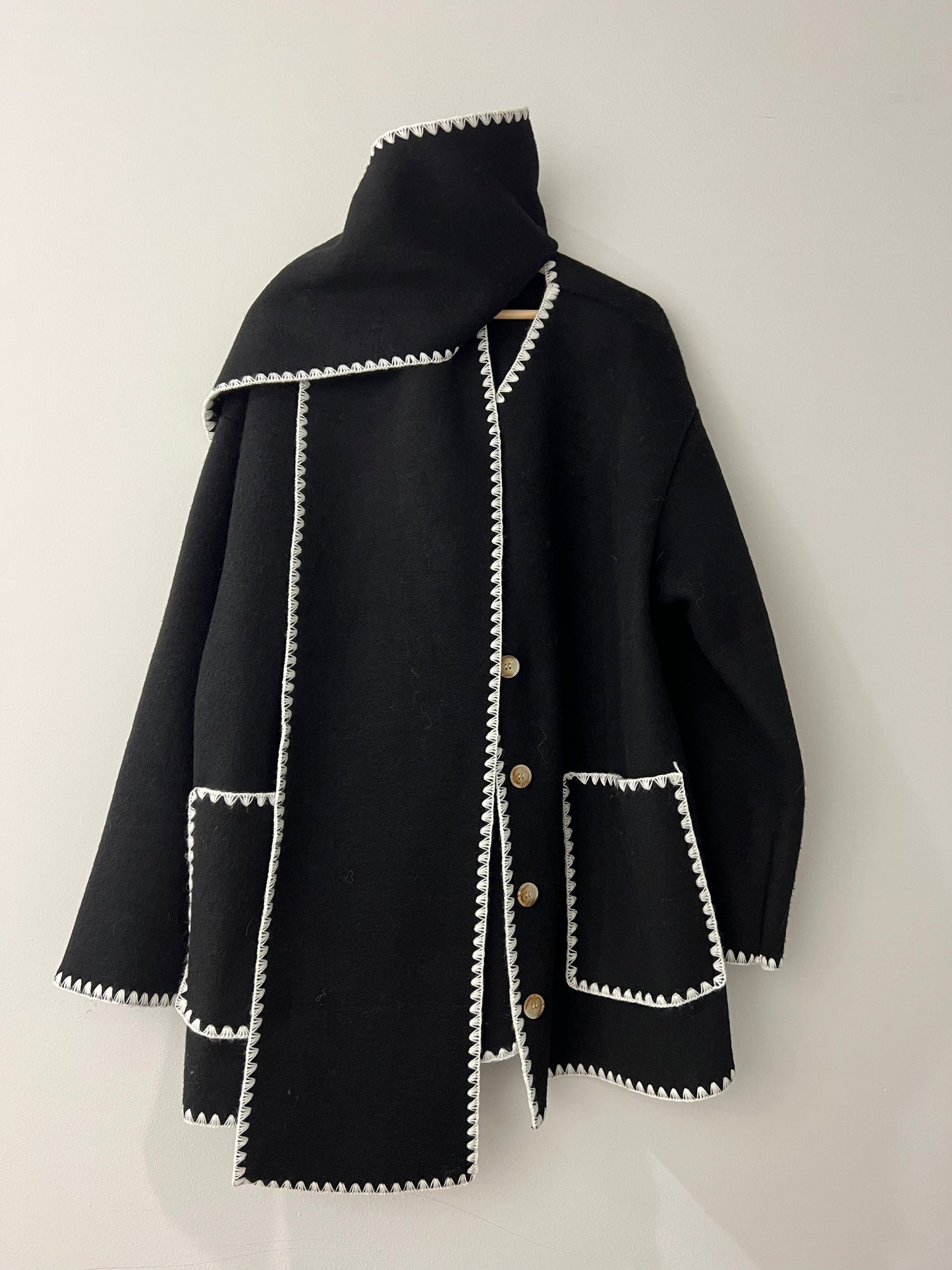 Wooljacket With Scarf Black / White