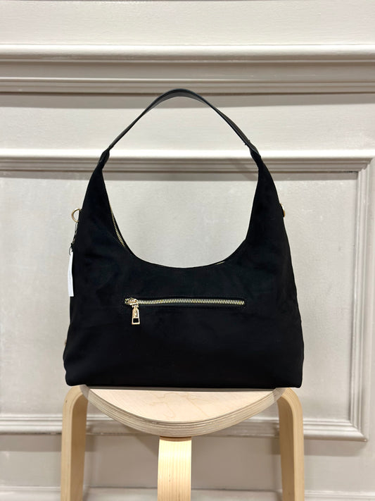 Tasche mit goldenen Nieten