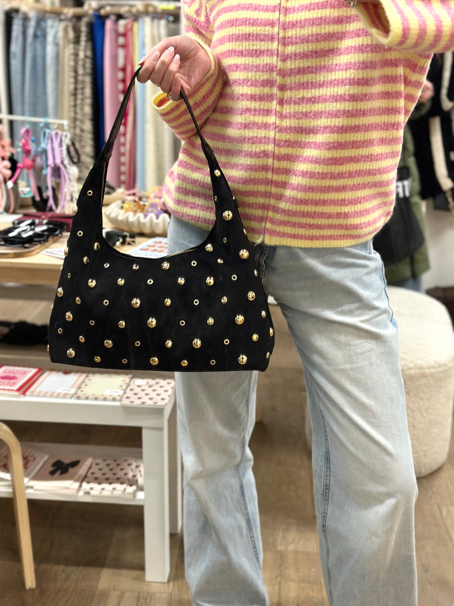 Tasche mit goldenen Nieten