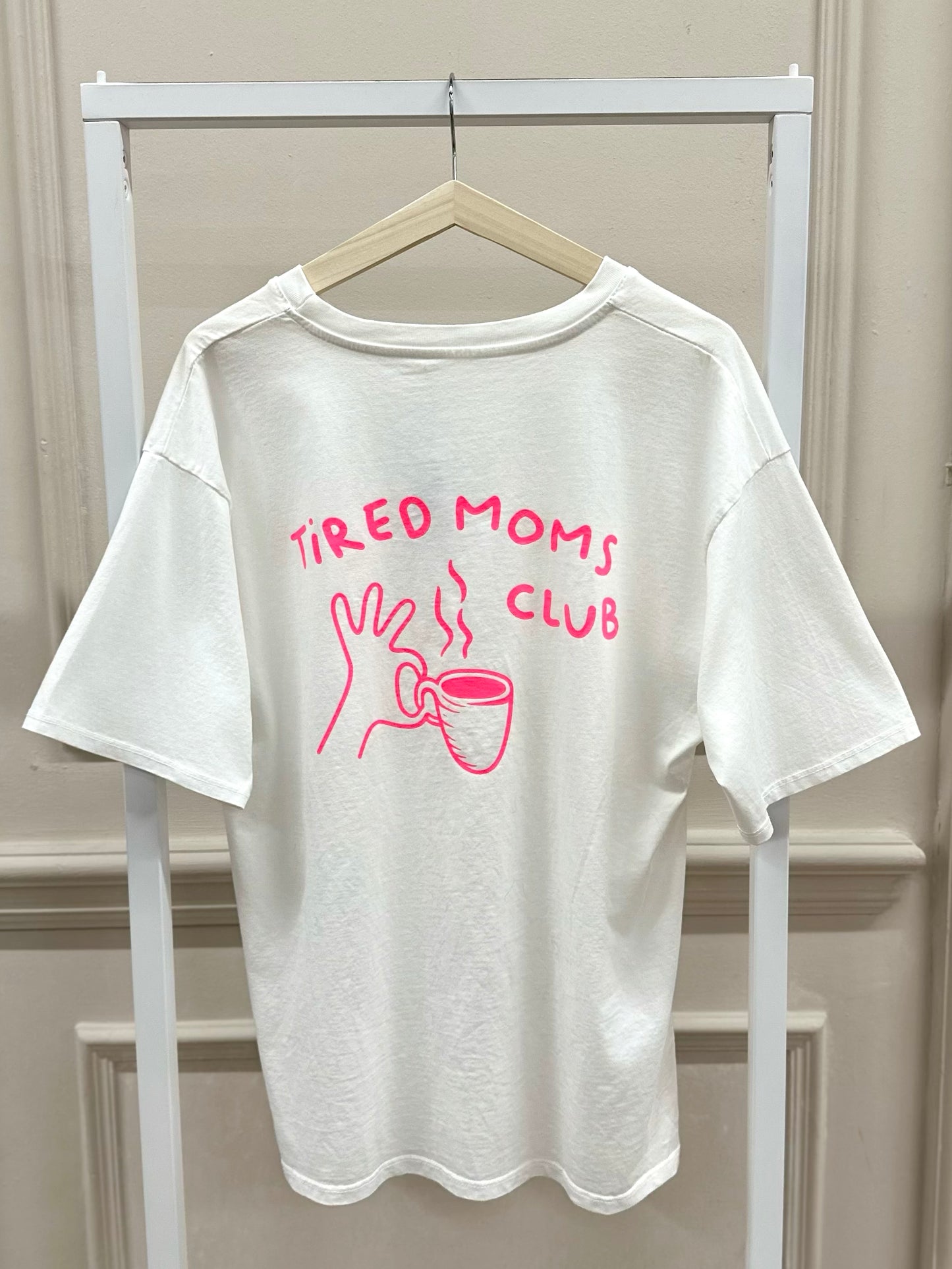 Tired Moms Club T-Shirt in Weiß