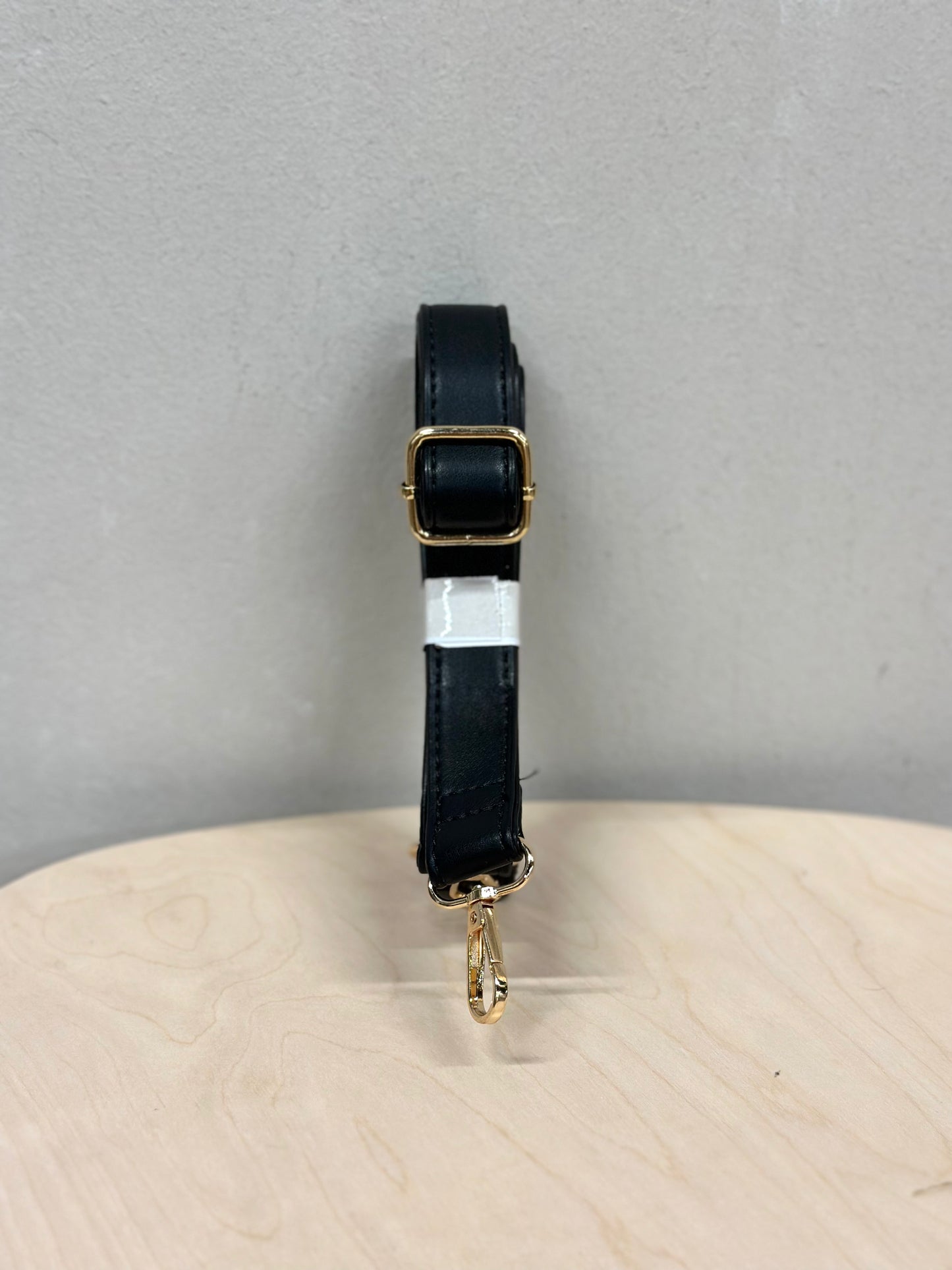 Tasche mit goldenen Nieten