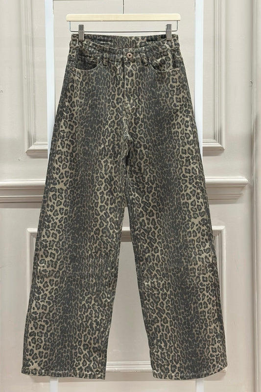 Braune Jeans im Leo-Muster