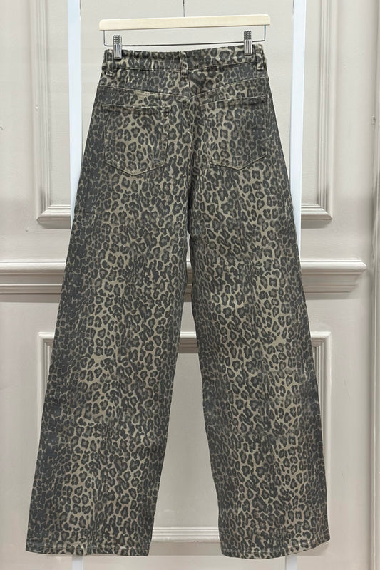 Braune Jeans im Leo-Muster