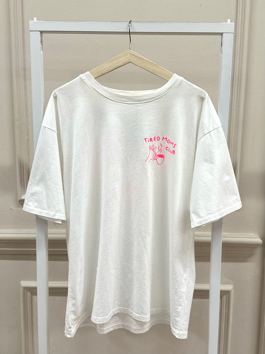 Tired Moms Club T-Shirt in Weiß