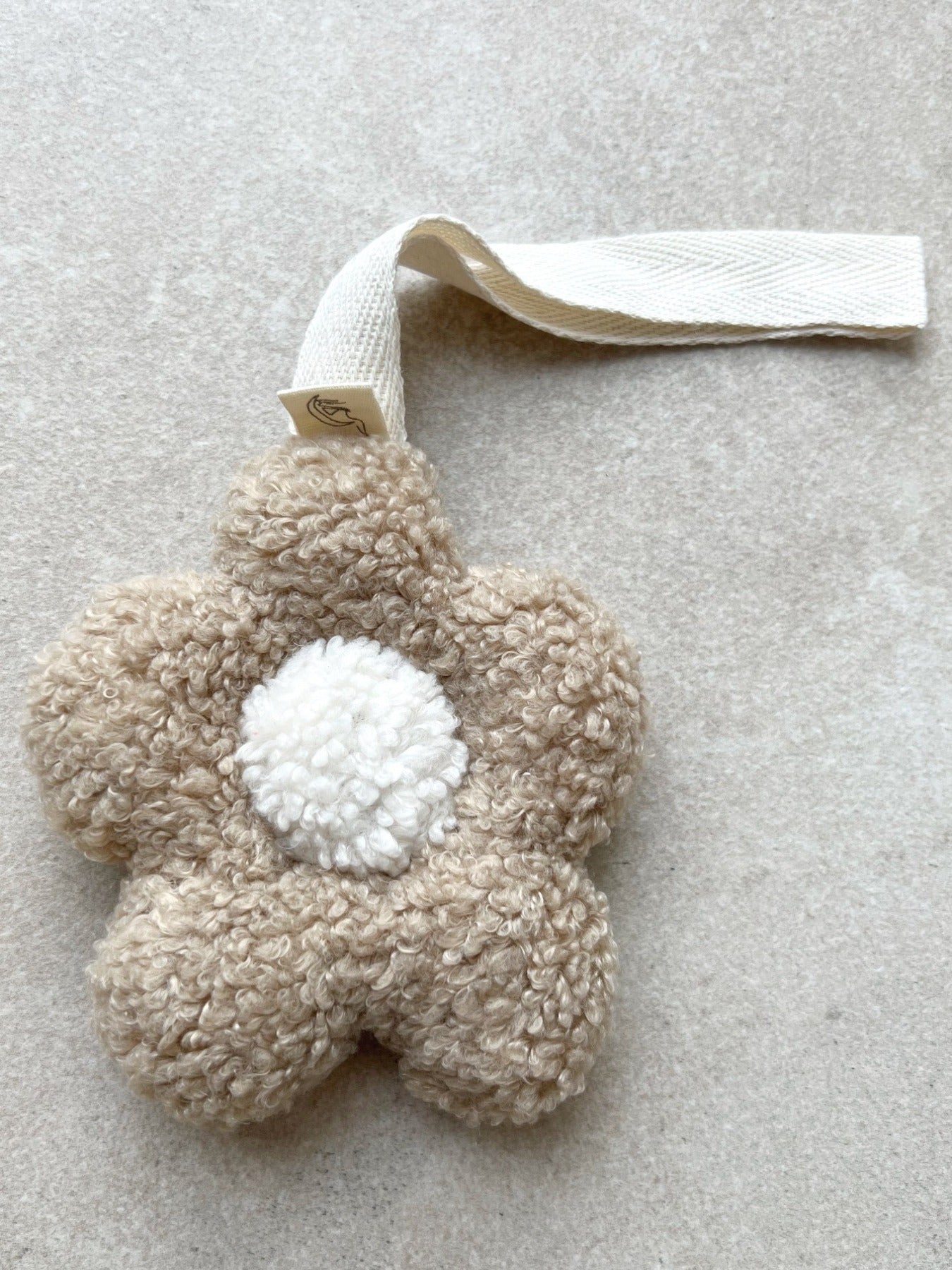 TEDDY-SCHNULLERHALTER-DAISY-NOAHANDME
