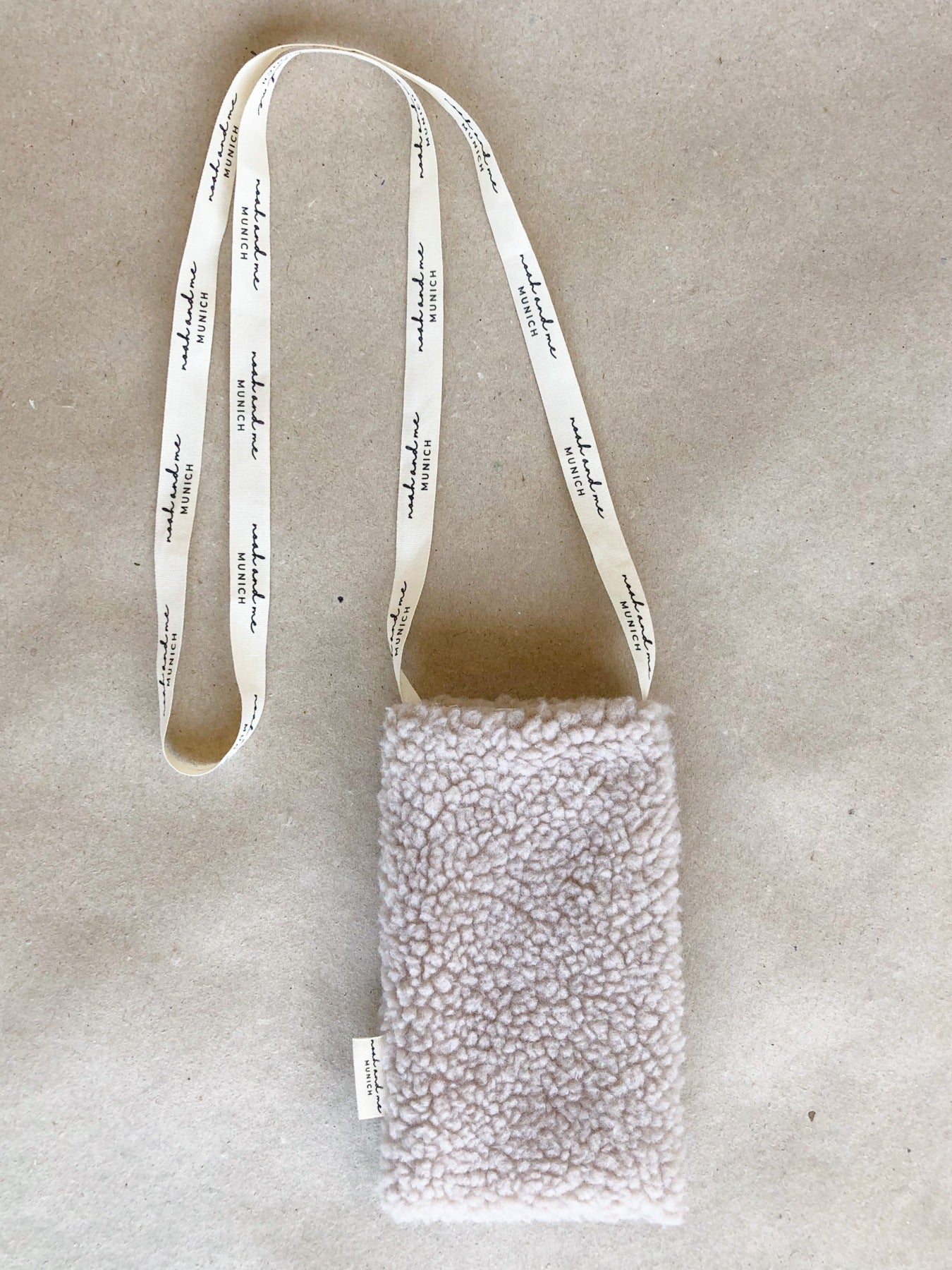 MOM-EXKLUSIVE-CROSSBODY-HANDYTASCHE-TEDDY-NOAHANDME